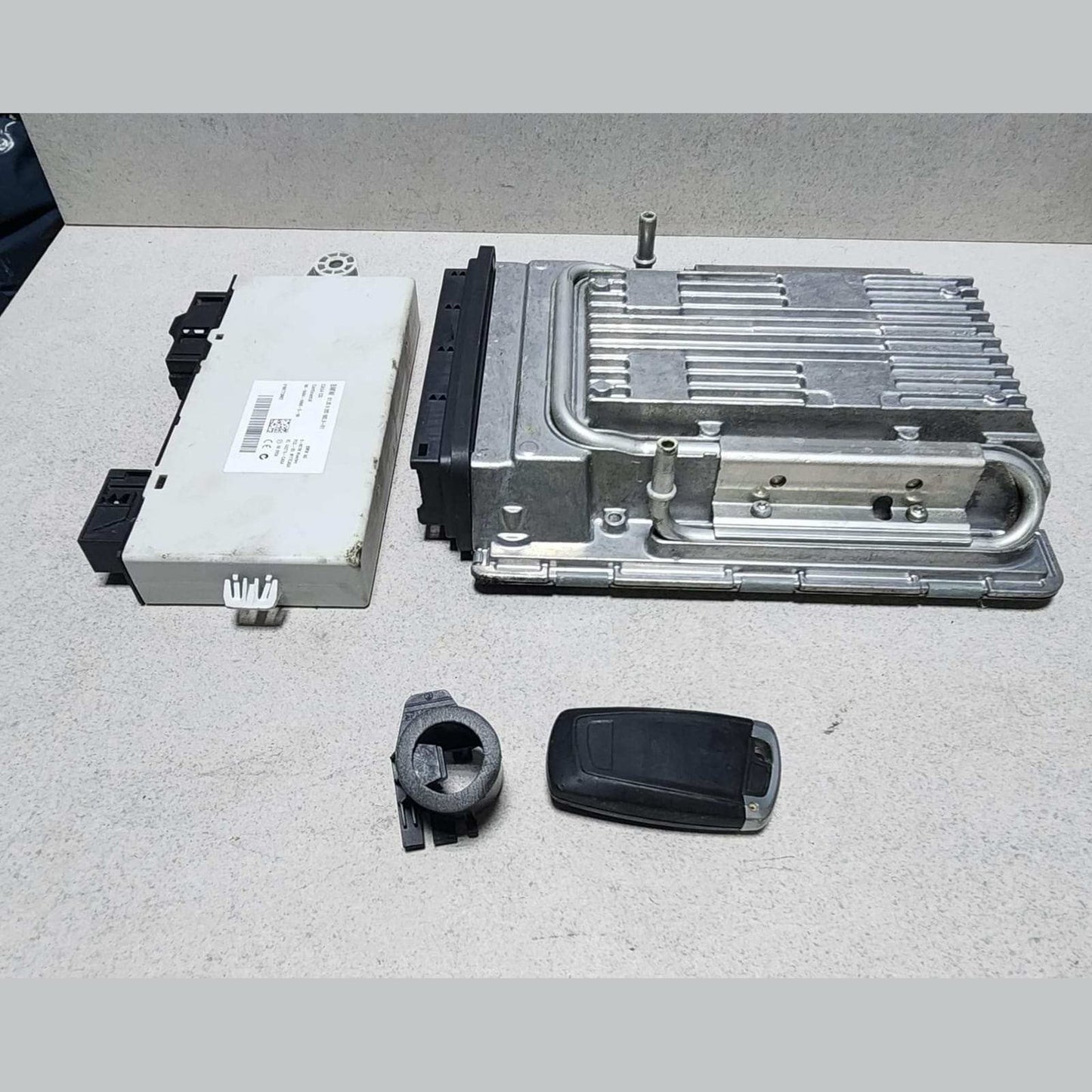 2009-2012 BMW 750i Engine Control Module 7598345