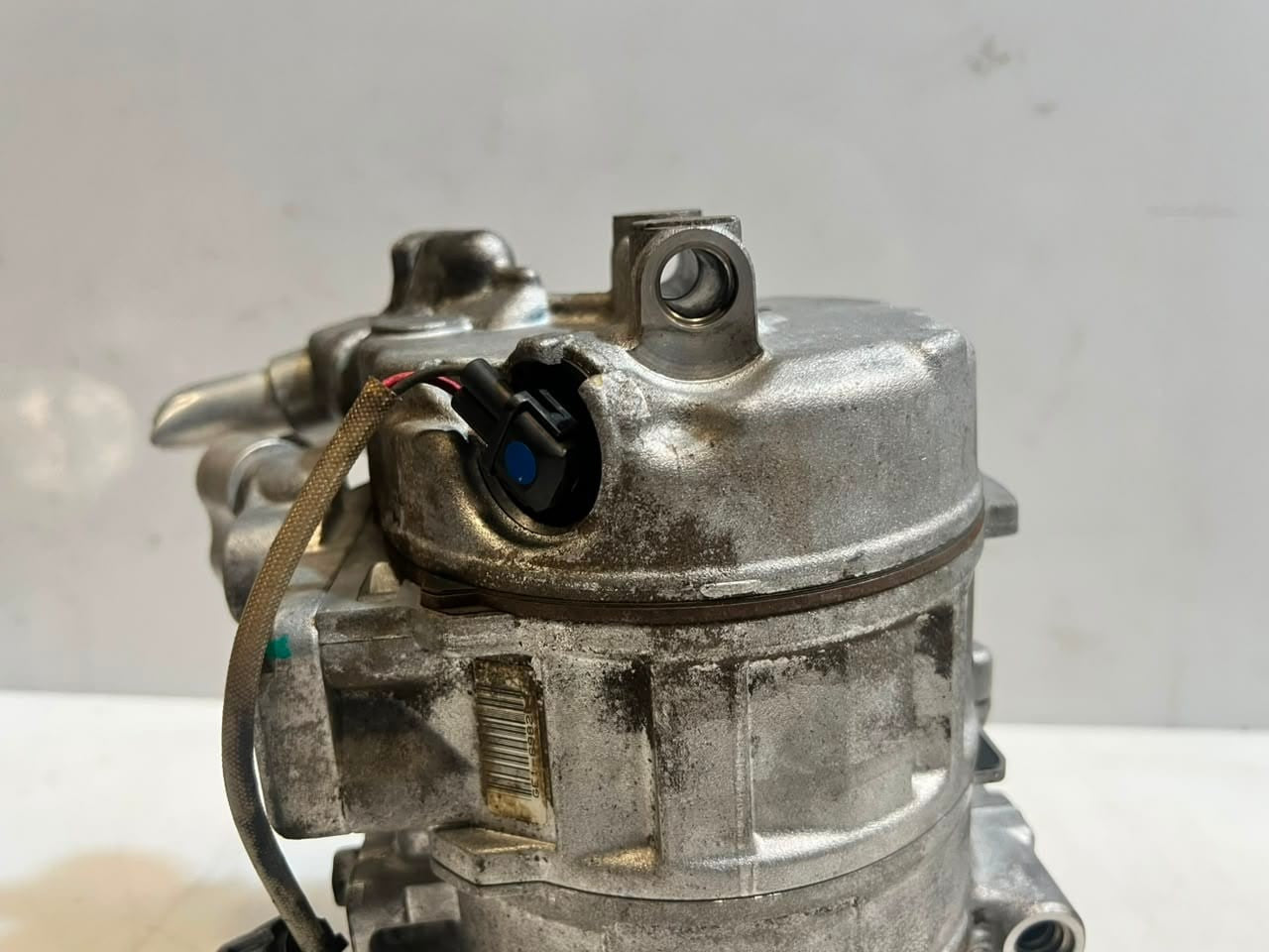 BMW 525i E60 E61 E63 E64 E65 E66 3.0L Air Conditioning Compressor 6956715 OEM