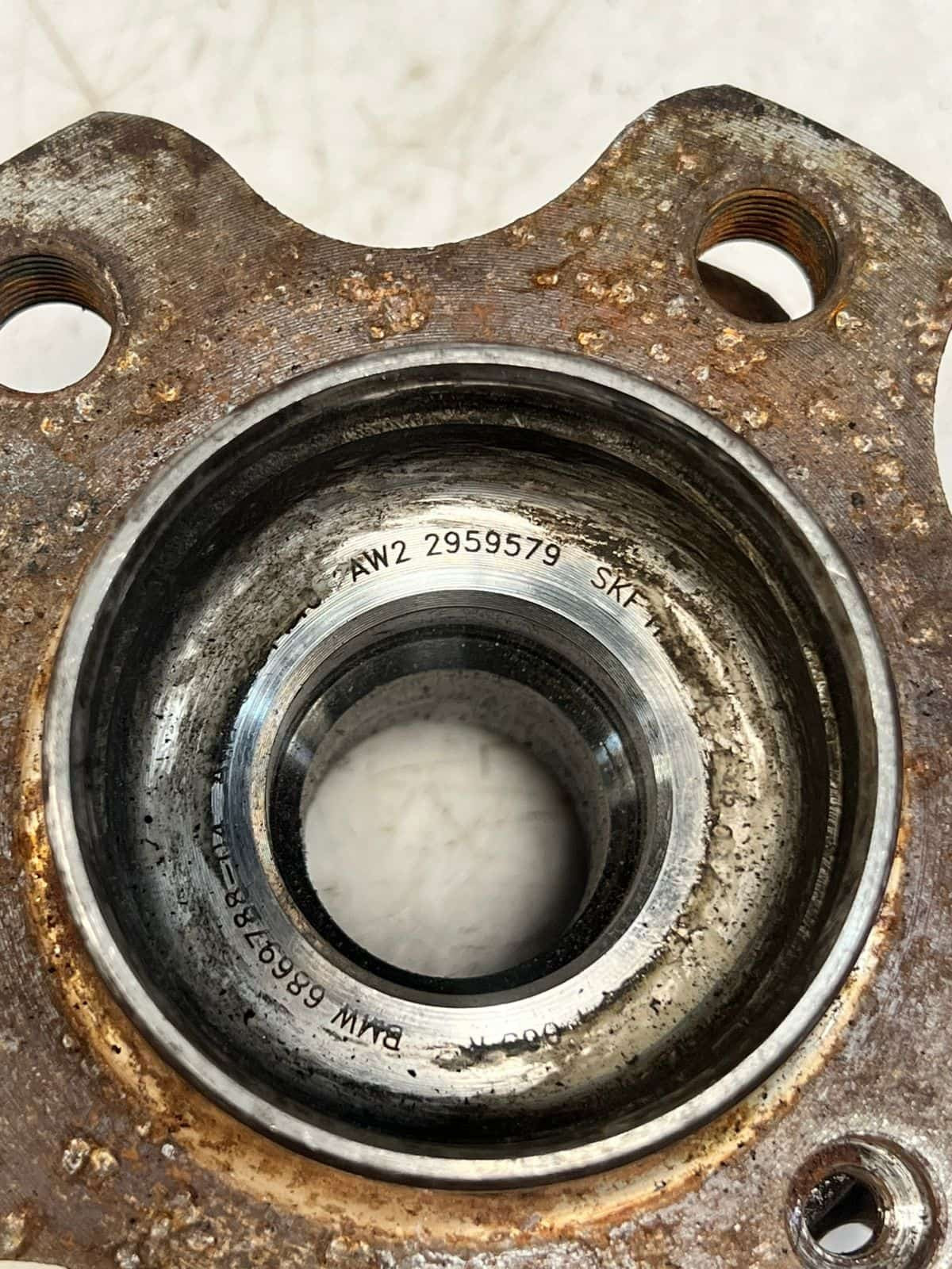 2017-2024 BMW X3 X4 G20 G21 G30 G31 Rear Wheel Bearing Hub 6869788 OEM