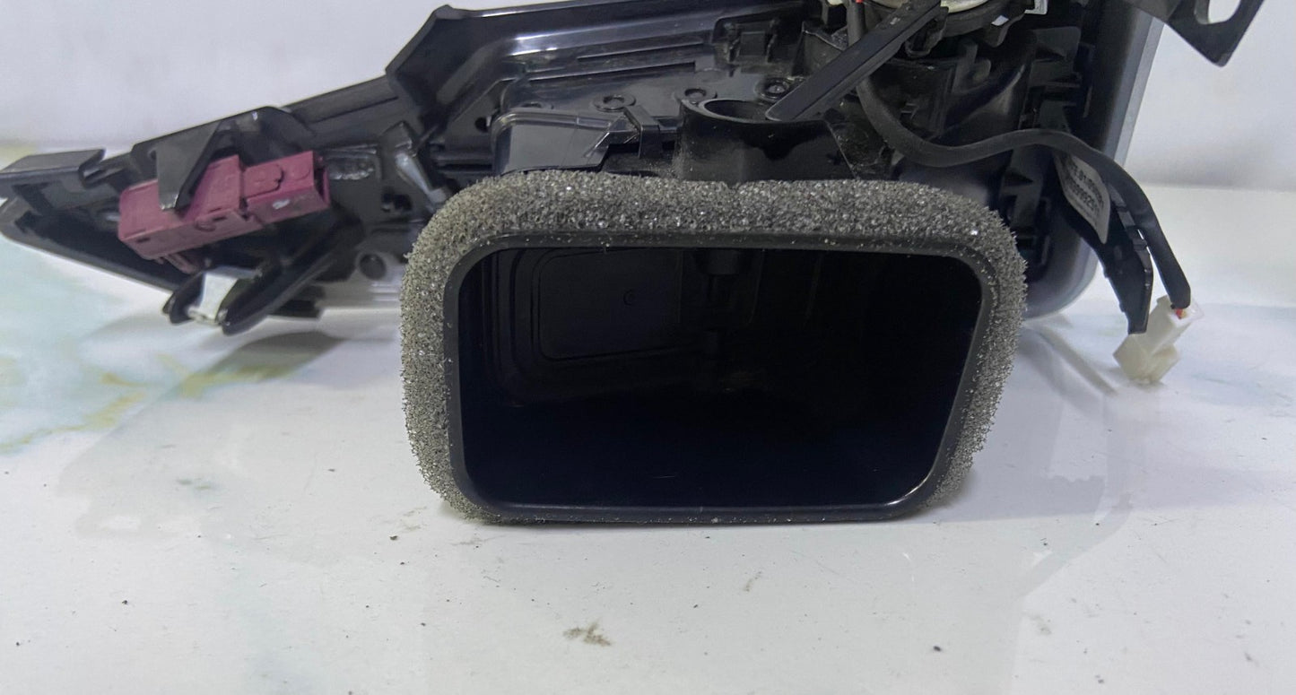 OEM BMW G05 F95 G06 F96 G07 Air Vent Fresh Air Grill Left 9399469