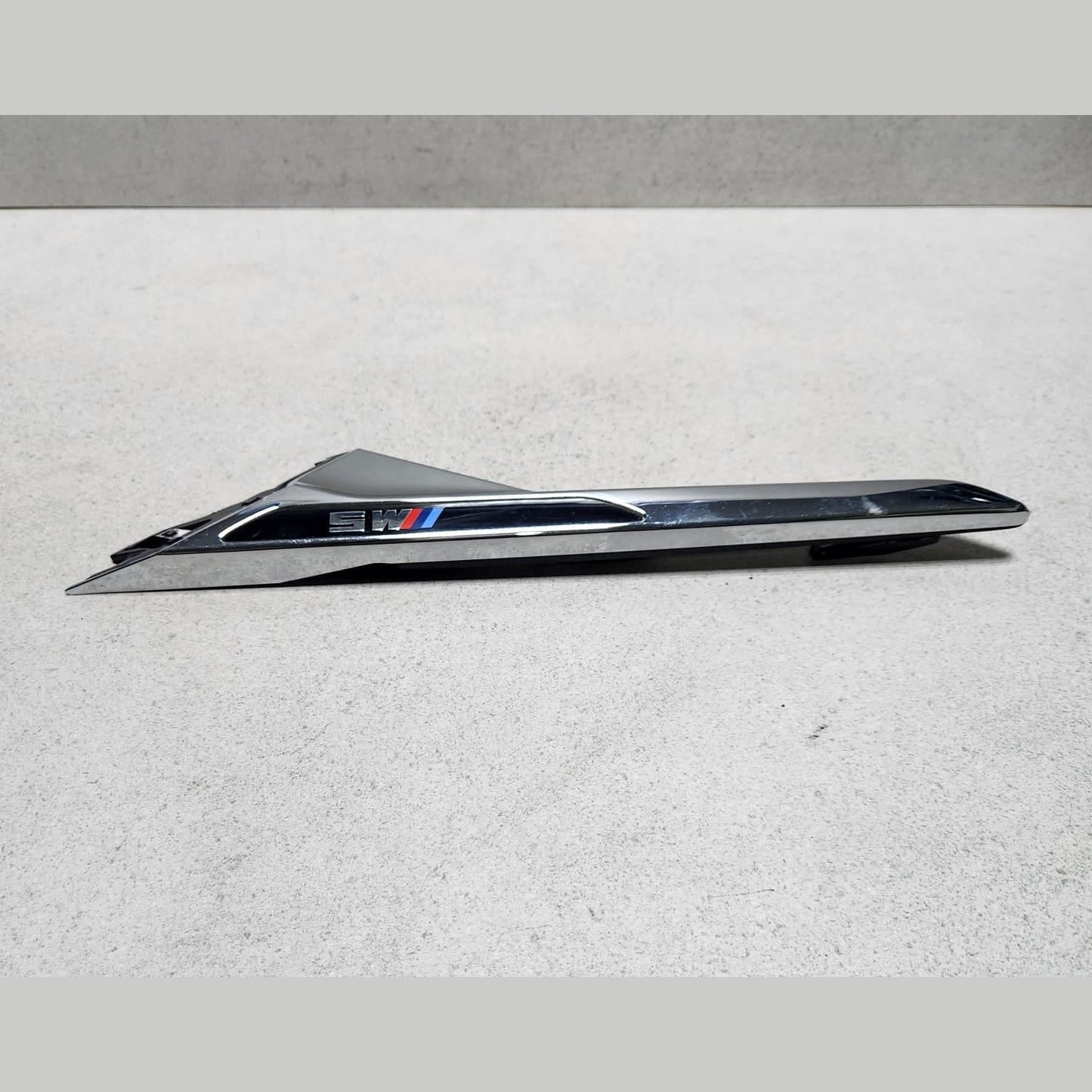 2016-2023 BMW M5 Front Fender Air Duct Trim 8063206 M5 F90