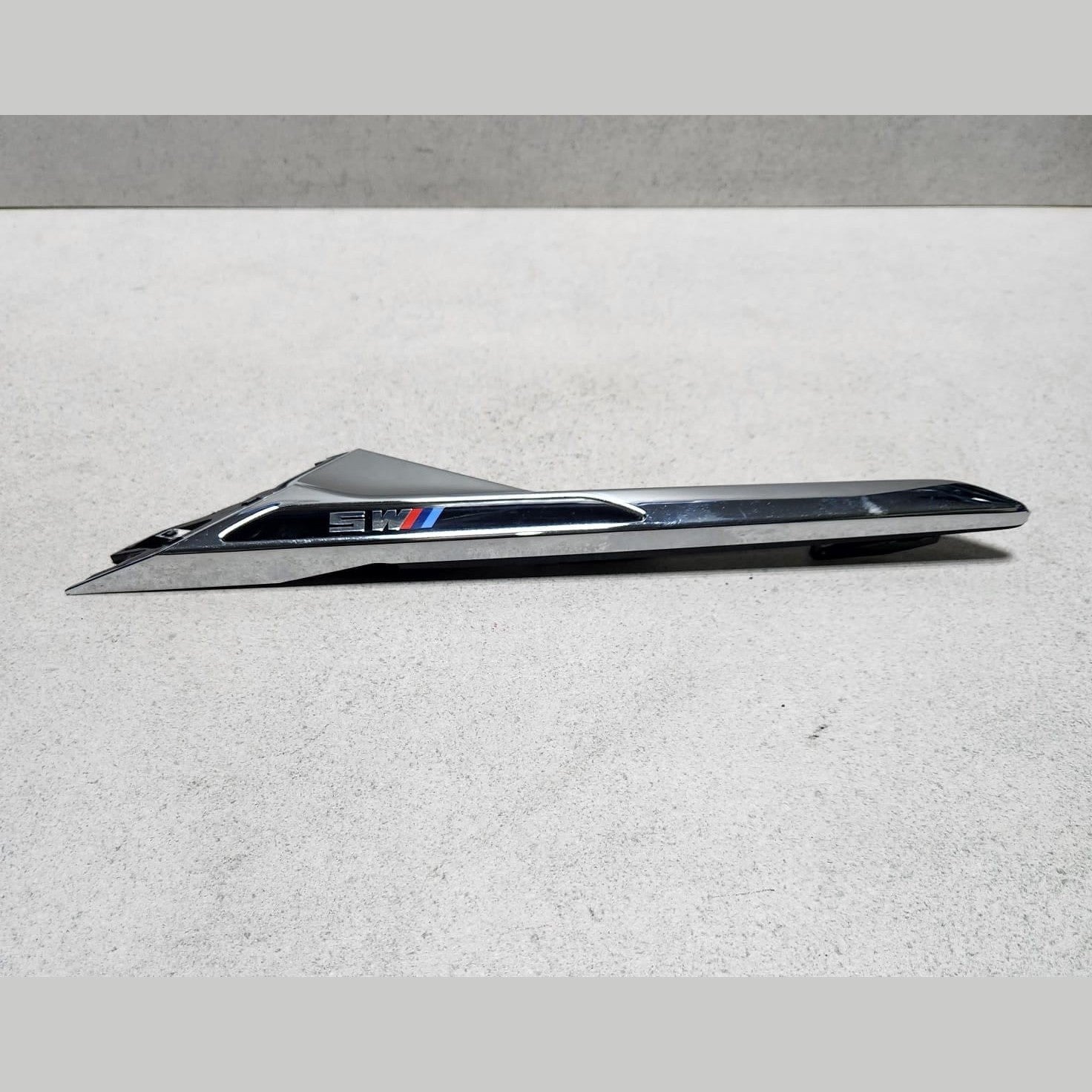 2016-2023 BMW M5 Front Fender Air Duct Trim 8063206 M5 F90