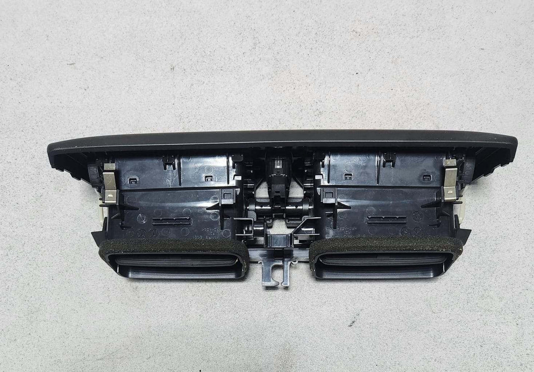 BMW Dashboard Center Air Vent 92053571 Series F20 F21, 2 Series F22 F23