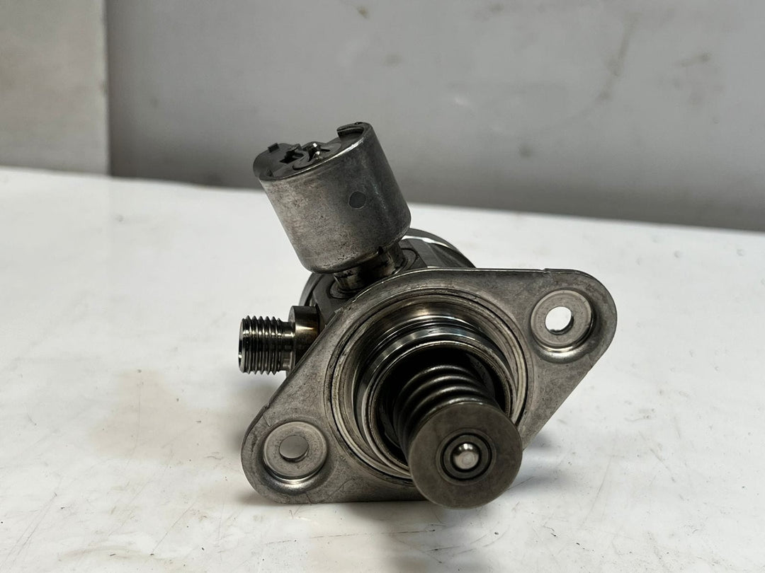 2013 BMW 135i F20 F22 F30 F31 F32 F10 F11 E84 High Pressure Fuel Pump 8604231