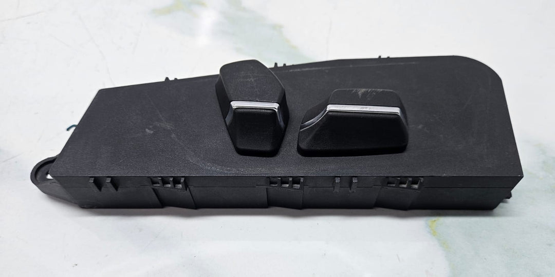 2010-15 BMW 7 Series F01 F02 F03 F04 Front Right Seat Control Switch 9163260 OEM