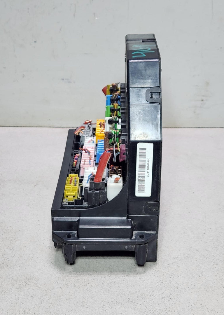 2011-2012 Mercedes-Benz C180 Fuse Box Control Module A2129004611 W204 C-Class 