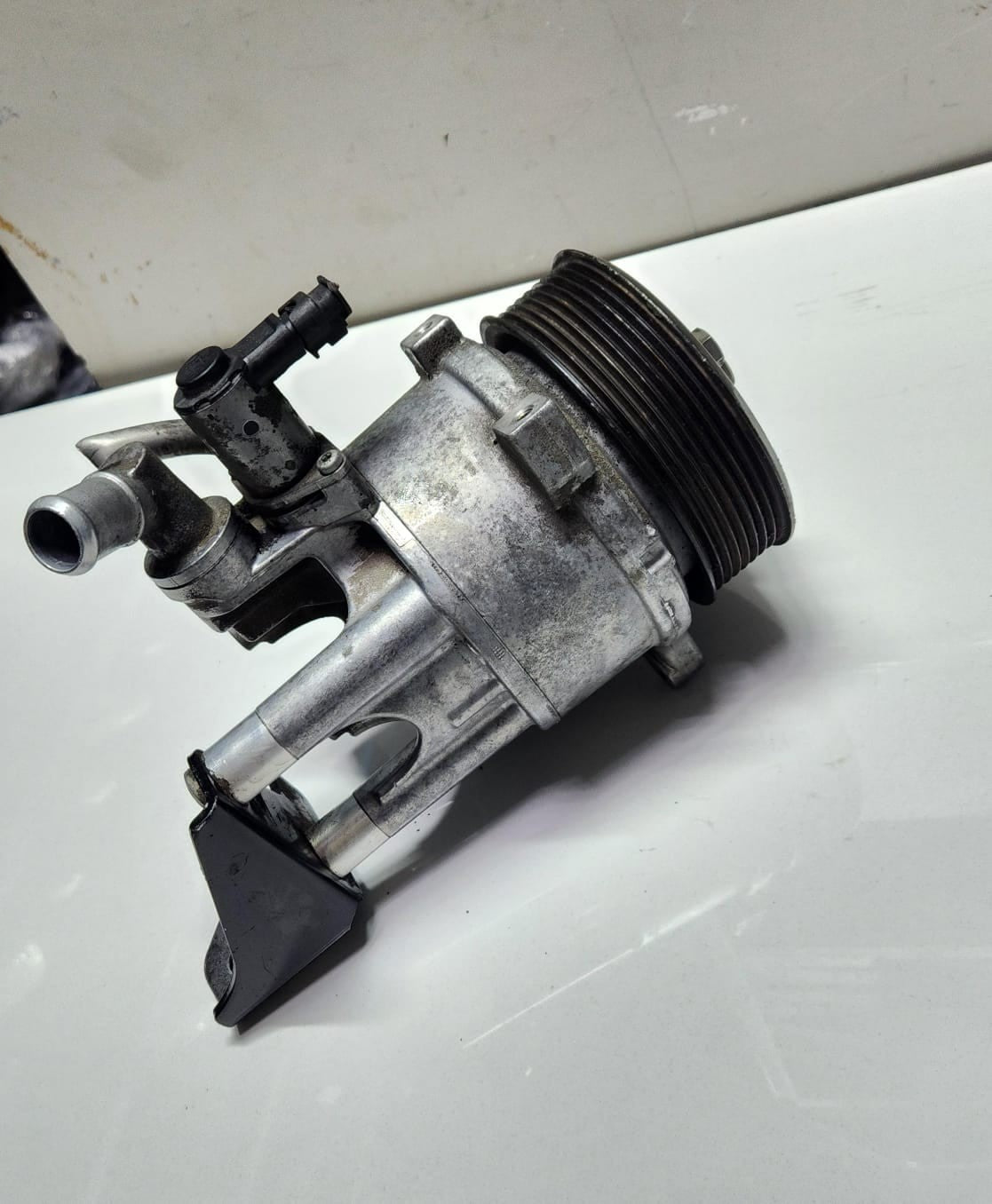 BMW  F10 Hydraulic Pump Dynamic Drive 6850590 6 Series OEM