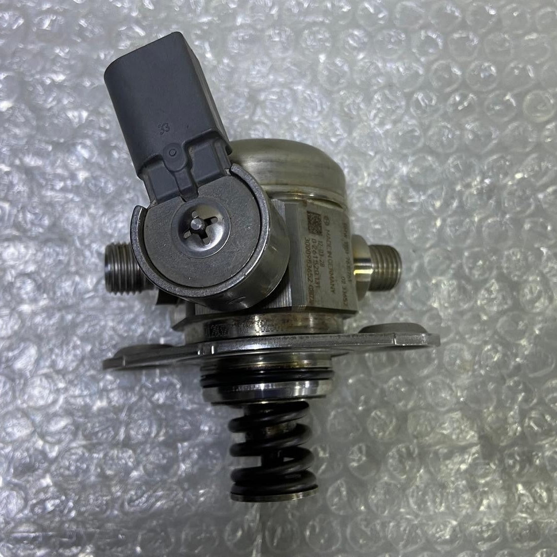 OEM BMW F20 F22 F11 Petrol N55 High Pressure Fuel Injection Pump 7610761 BOSCH
