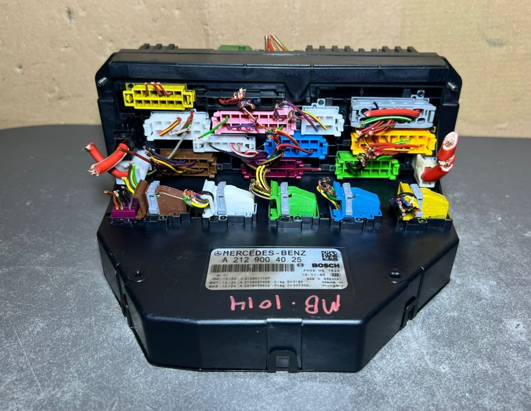 10-16 Mercedes-Benz W212 W204 Front SAM Module Relay Fuse Box A212 9004025 OEM