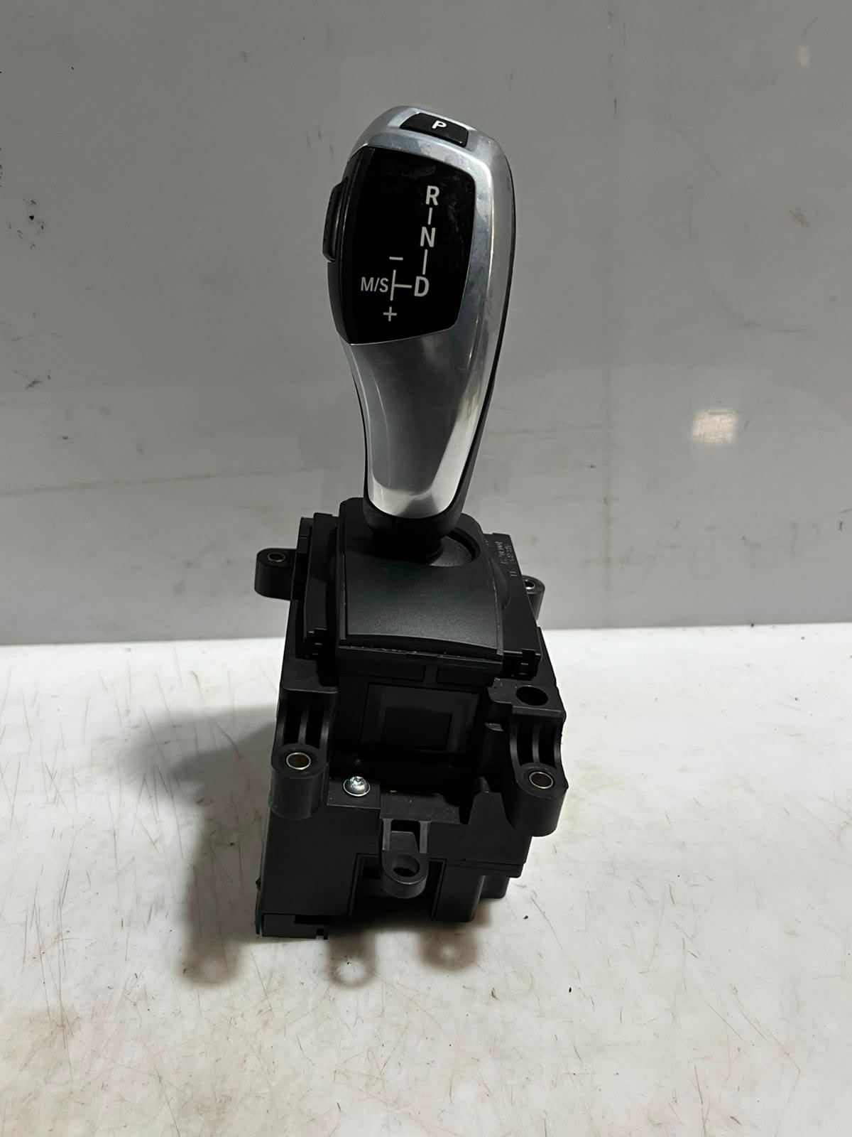 2011 BMW 550i, 5 Series F10/F11 7' Automatic Gear Selector Shifter 9218101 OEM