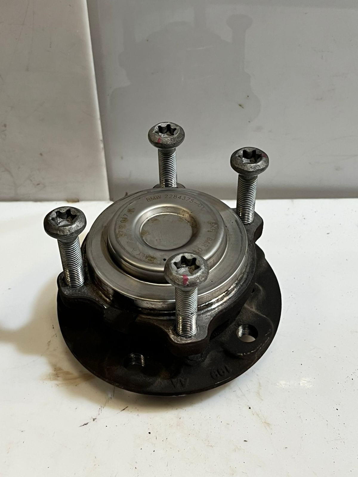 2011-2018 BMW 5' 6' M6 M5 F06 F12 F13 F10 Wheel Hub With Bearing 2284375 OEM