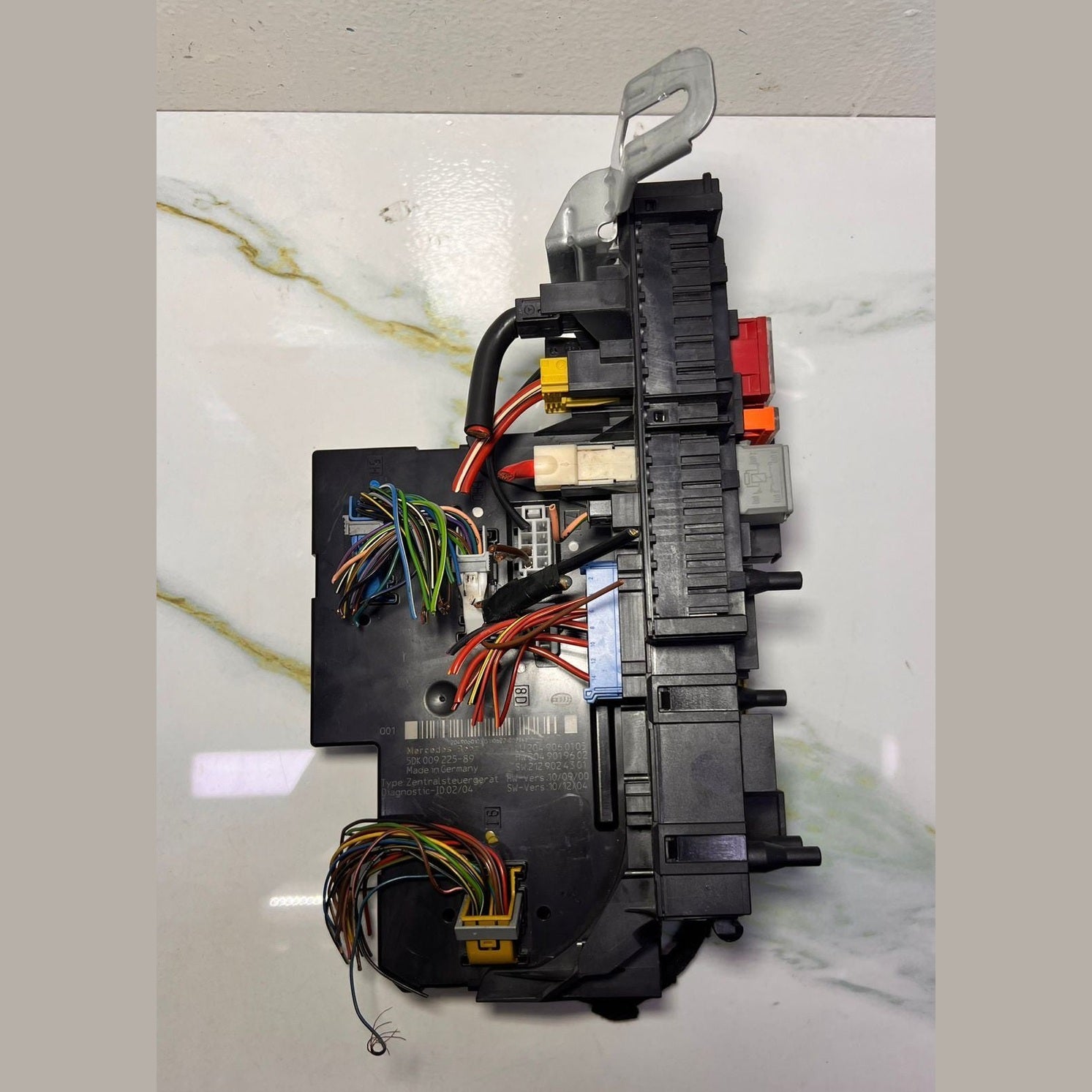 2012-2014 Mercedes-Benz C300 Rear Relay Fuse Box Sam Module 204 906 0105 W204 C2