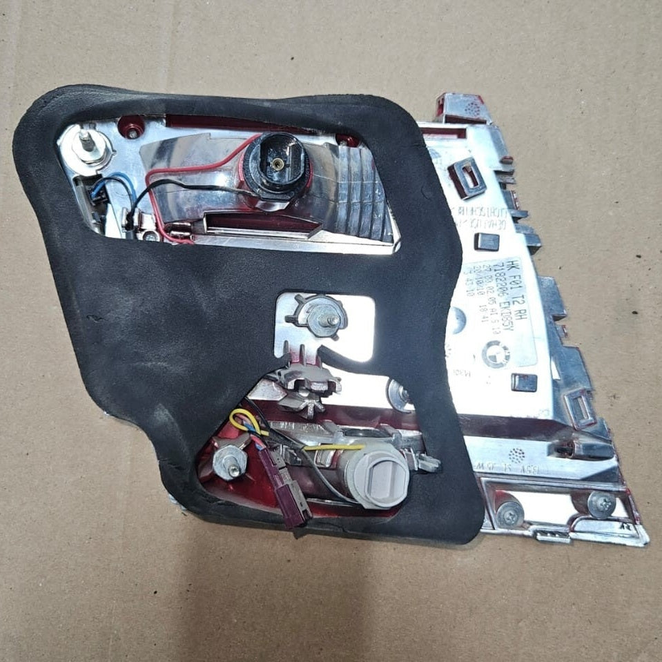 OEM BMW 7 SERIES F02 REAR TAIL LIGHT INNER RIGHT DRIVERS SIDE OFFSIDE 7182206