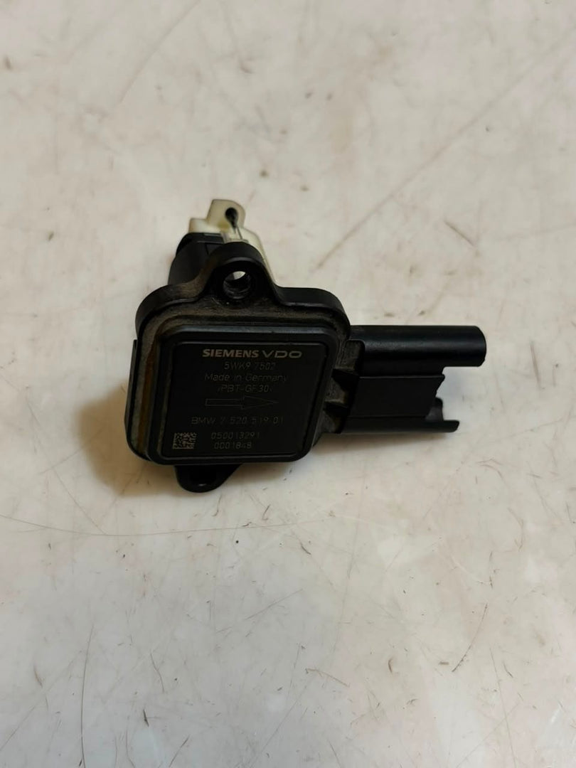 2006-2010 BMW 130i E87 E90 E91 E92 E93 325xi 330xi Mass Air Flow Sensor 7520519