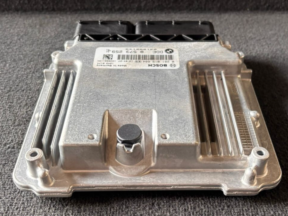 BMW 320d DIESEL N47N F30 F32 F34 F36 2013 ENGINE CONTROL DDE ECU SET  8573259