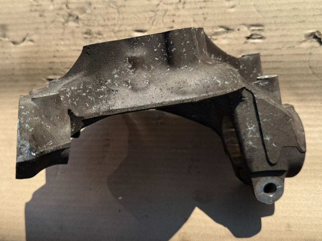 BMW 128 KNUCKLE CARRIER RIGHT FRONT 2009 2010 2011 2012 E82 135 3121 6773210 OEM