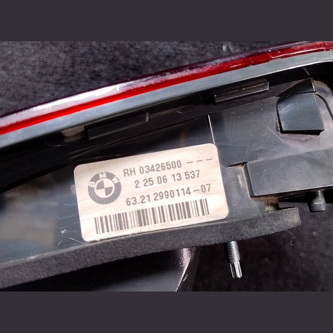 BMW X1  E84 RIGHT TRUNK LID MOUNTED TAIL LIGHT LAMP 2990114
