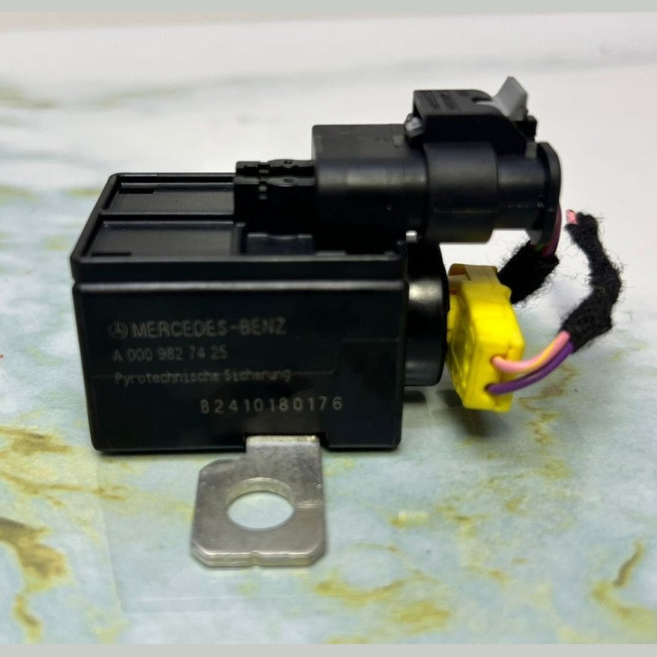 21-25 Mercedes-Benz W206 C-Class Battery Cut Off Fuse Electricity A000 9827425