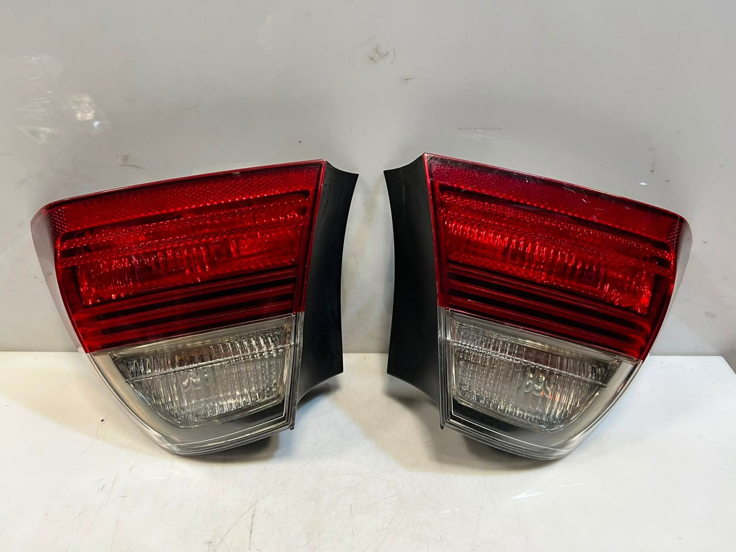 BMW  3 Series E90 TYC TAIL Light Rear Left RIGHT BACKLIGHT 0406879 0406880 OEM