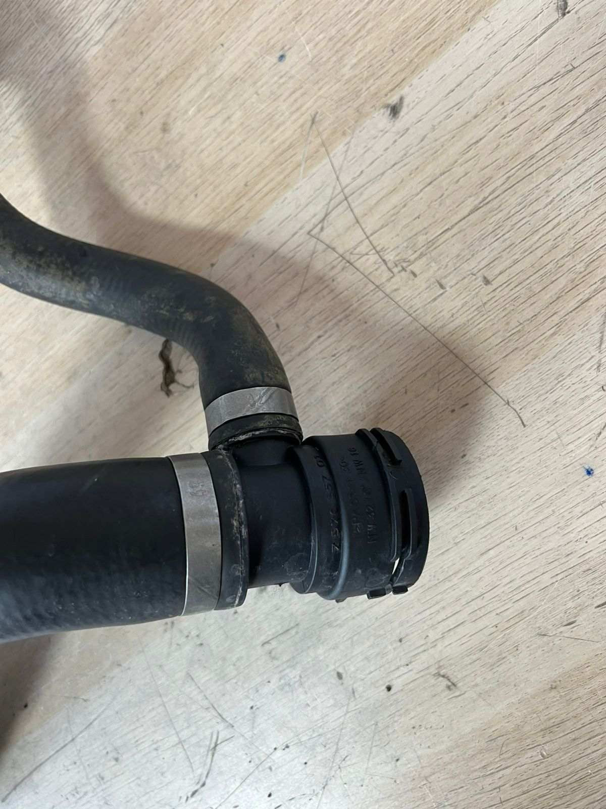 08-19 BMW E70 F71 F16 F15 X5 3.0L ENGINE COOLANT RADIATOR UPPER HOSE TUBE OEM