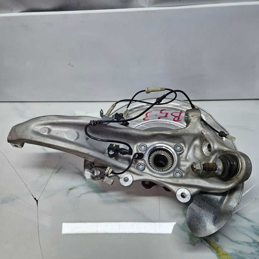 2017-2020 BMW 5 8 Series G30 G31 G15 530i Front Left Wheel Knuckle 6884385