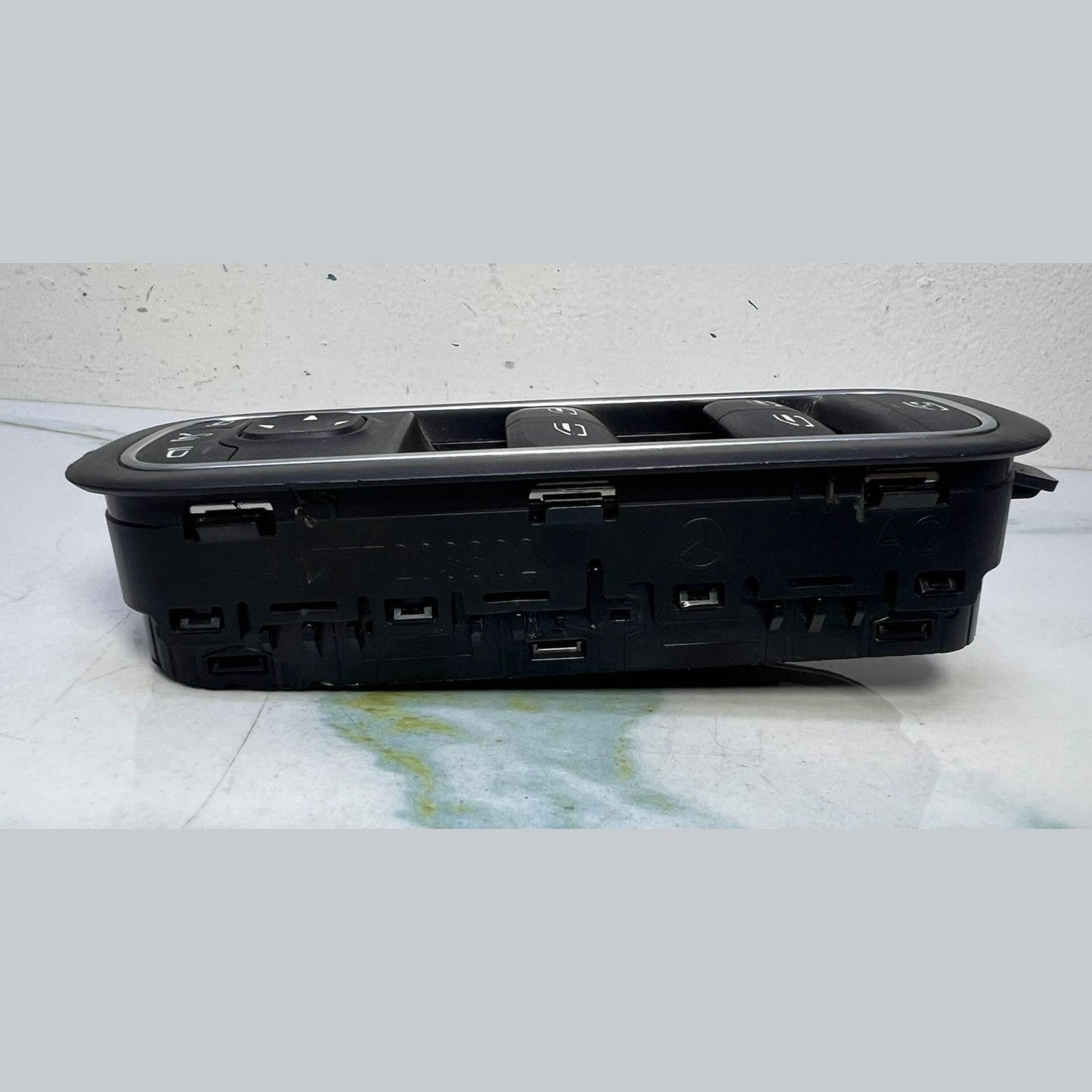 19-21 Mercedes A220 Front Power Window Switch A1679059803 CLA, G-Class, GLB GLA