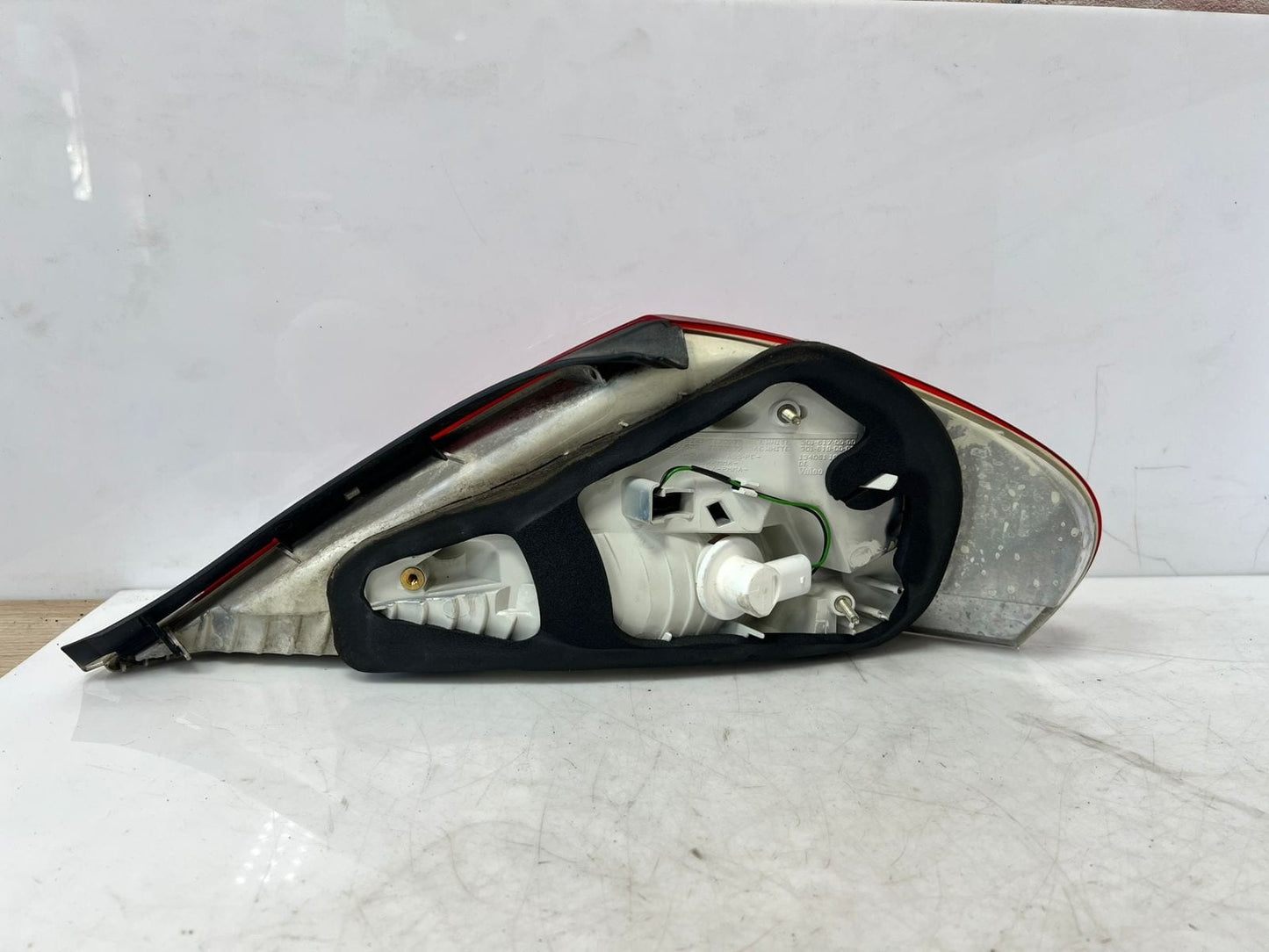 2004-2005 BMW 645Ci E63 E64 640i, 645Ci 650i M6 LEFT SIDE Tail Light 7170975 OEM