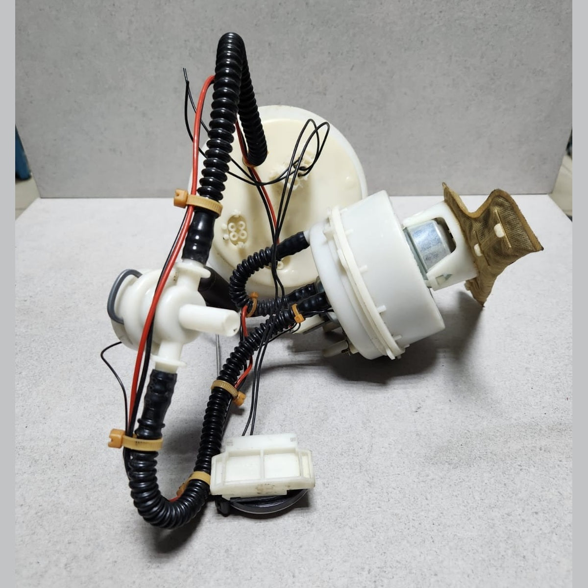 2013-2018 BMW 650i Fuel Pump 7308449 5-Series F07 F10 F11 and 6-Series F06 