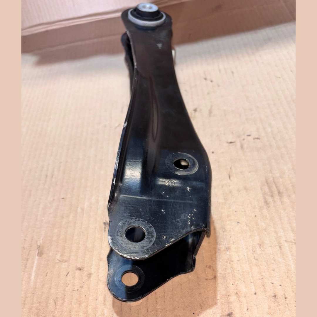 BMW OEM  X3 G01 X4 G02 REAR ROLL OVER STRUT WITH RUBBER MOUNT 3330 -6871020
