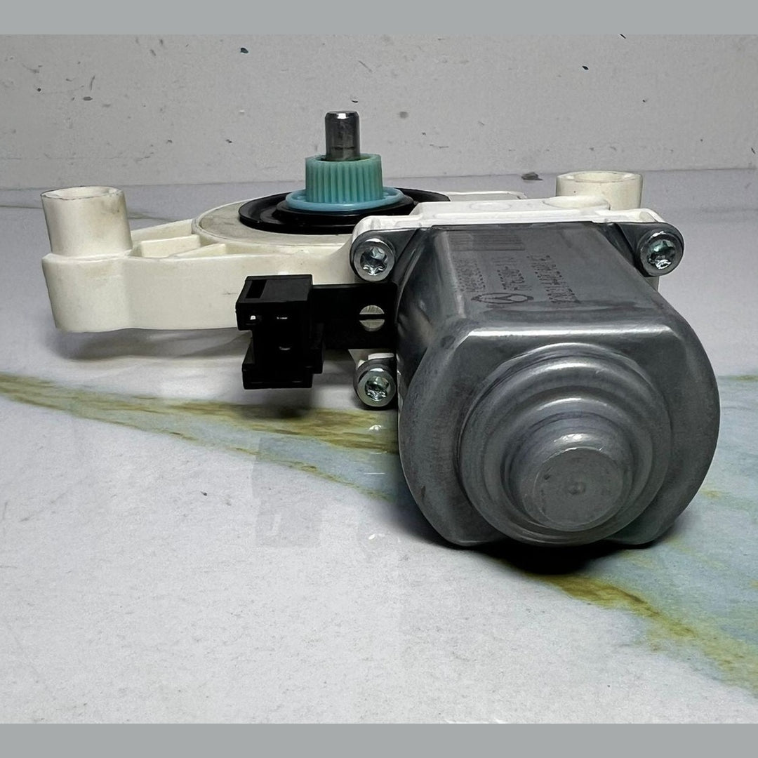 13-18 Mercedes-Benz W246 CLA Window Motor Front Right Side A000 9061607 OEM