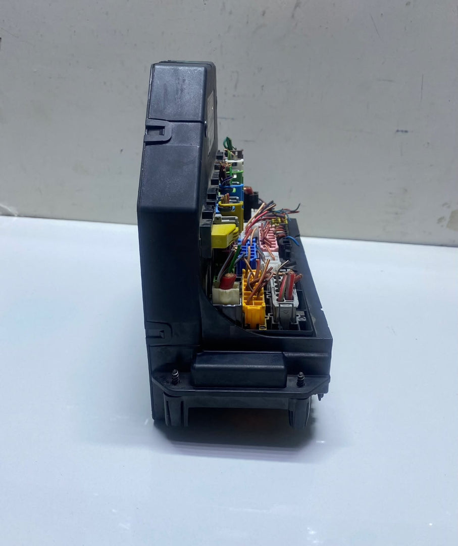 2010-2013 Mercedes-Benz C200 Front Sam Fuse Box Control Module A2129009705