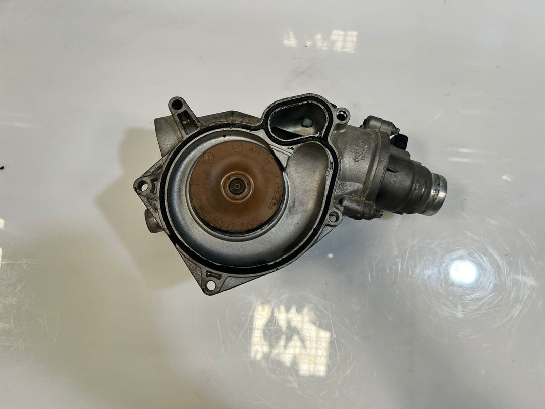 2012 BMW 5' F10 N63 F11 X5 E70 4.4L twin turbo THERMOSTAT Water Pump 1162524 OEM