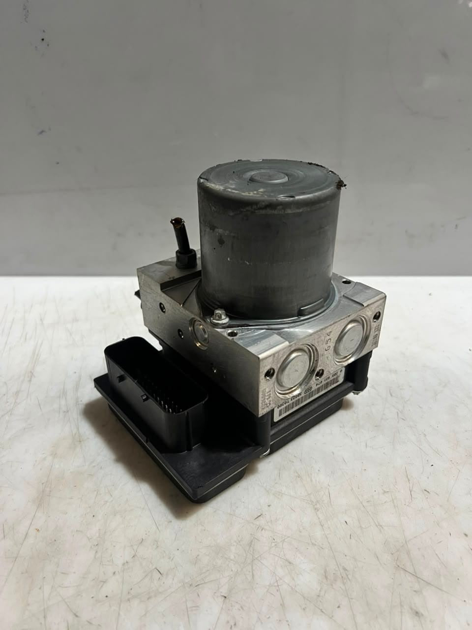 2010-2015 BMW X1 E84 ABS Hydraulic Brake Pump Control Module 6860214 OEM