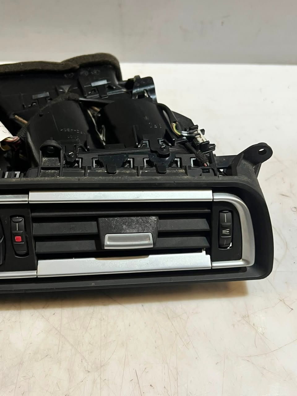 BMW 7 Series F01 F02 F03 F04 750i Center Dash Air Vent 9115859 OEM RHD