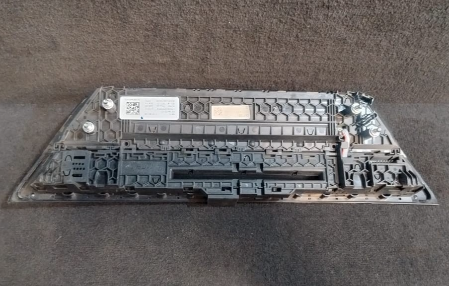 BMW G30 G31 G32 CLIMATE CONTROL & RADIO AUDIO SWITCH PANEL P/N  6834435