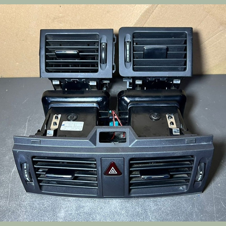 08-10 Mercedes W204 C-Class Front Center Dashboard  Heater A/C Air Vent Set RHD