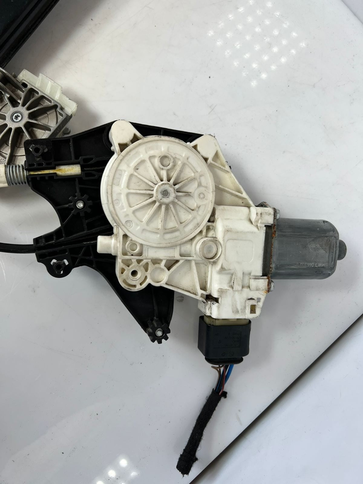 2014-2016 BMW 228i Front Right Window Regulator 7292120 2 Series F23 and 228i