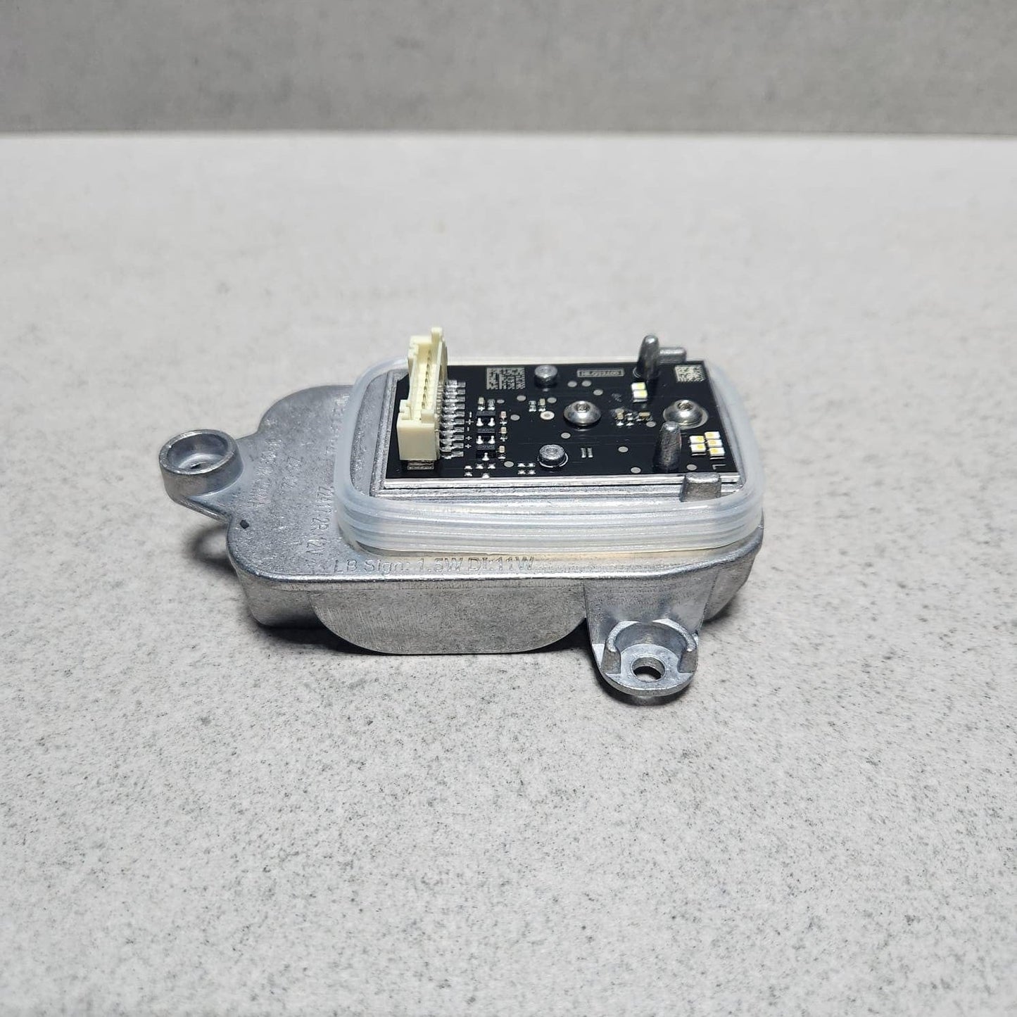 Genuine 2018-2020 BMW 740i LED Headlight Turn Signal Light Module 9498409 
