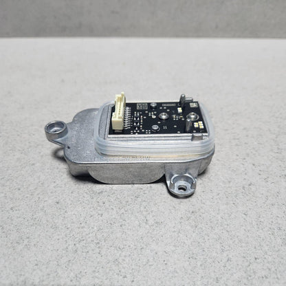 Genuine 2018-2020 BMW 740i LED Headlight Turn Signal Light Module 9498409 