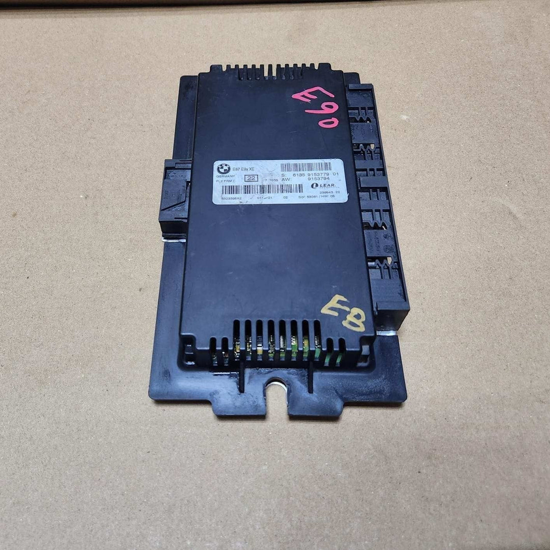 2004-2007 BMW 330i Footwell Module 9153779. E90 and E87 FRM 22