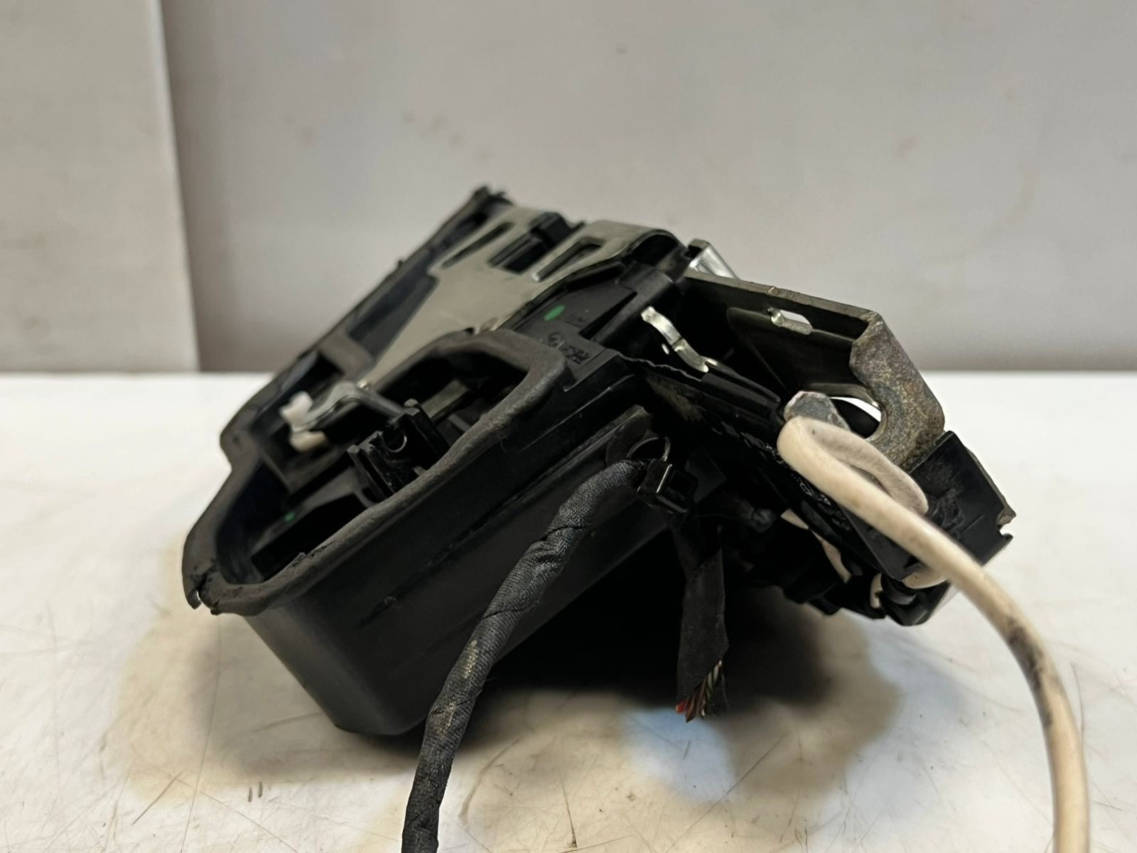 2010-2015 BMW 740i F01 F02 F03 F04 F10 F11 Door Lock Latch Front Right 7185690