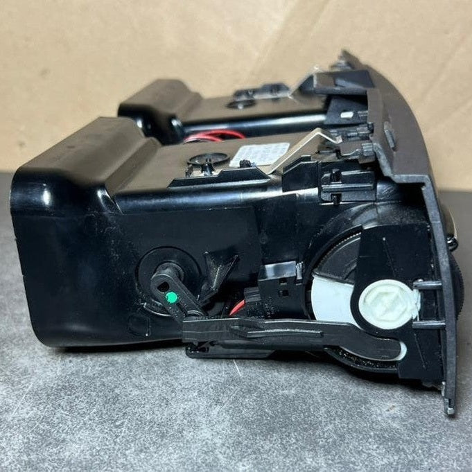 2008-2010 Mercedes W204 C-Class Front Center Dashboard  Heater A/C Air Vent