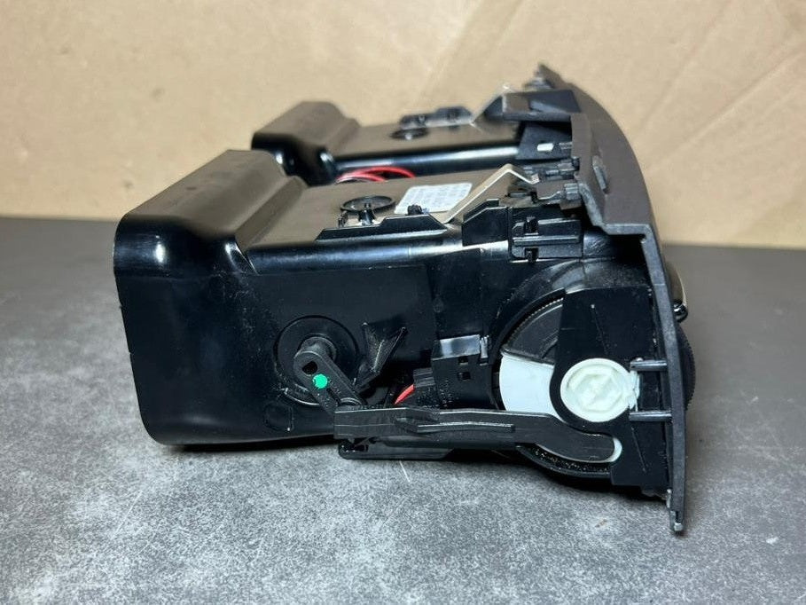 2008-2010 Mercedes W204 C-Class Front Center Dashboard  Heater A/C Air Vent