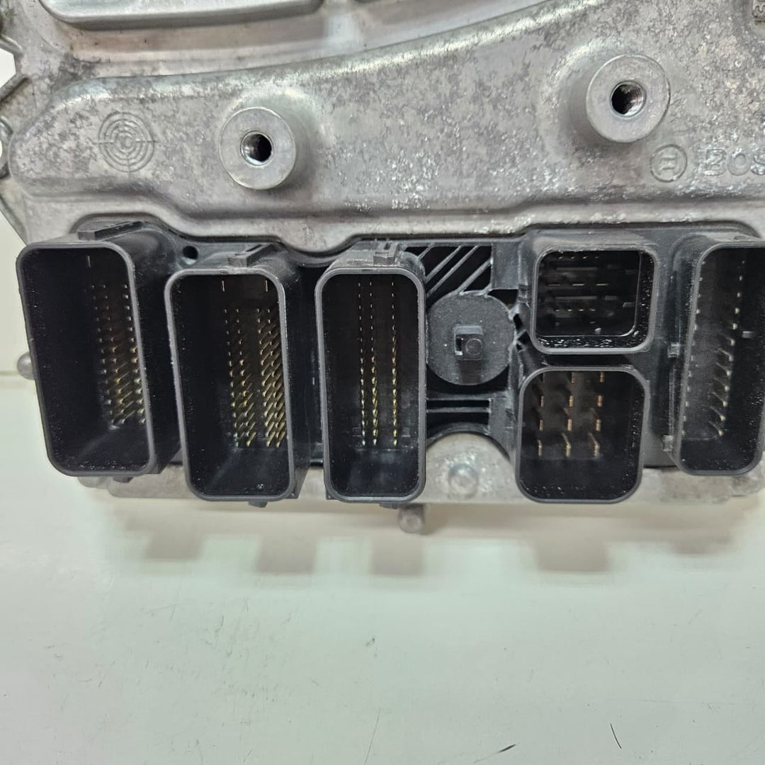 7649279-2013 BMW 5 Ser F10 F11 B38 Active Hybrid ECM Engine Control Unit DME Set