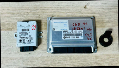2003-2006 BMW X5 E53 M62 4.4i Engine Control Unit 7522800 DME SET