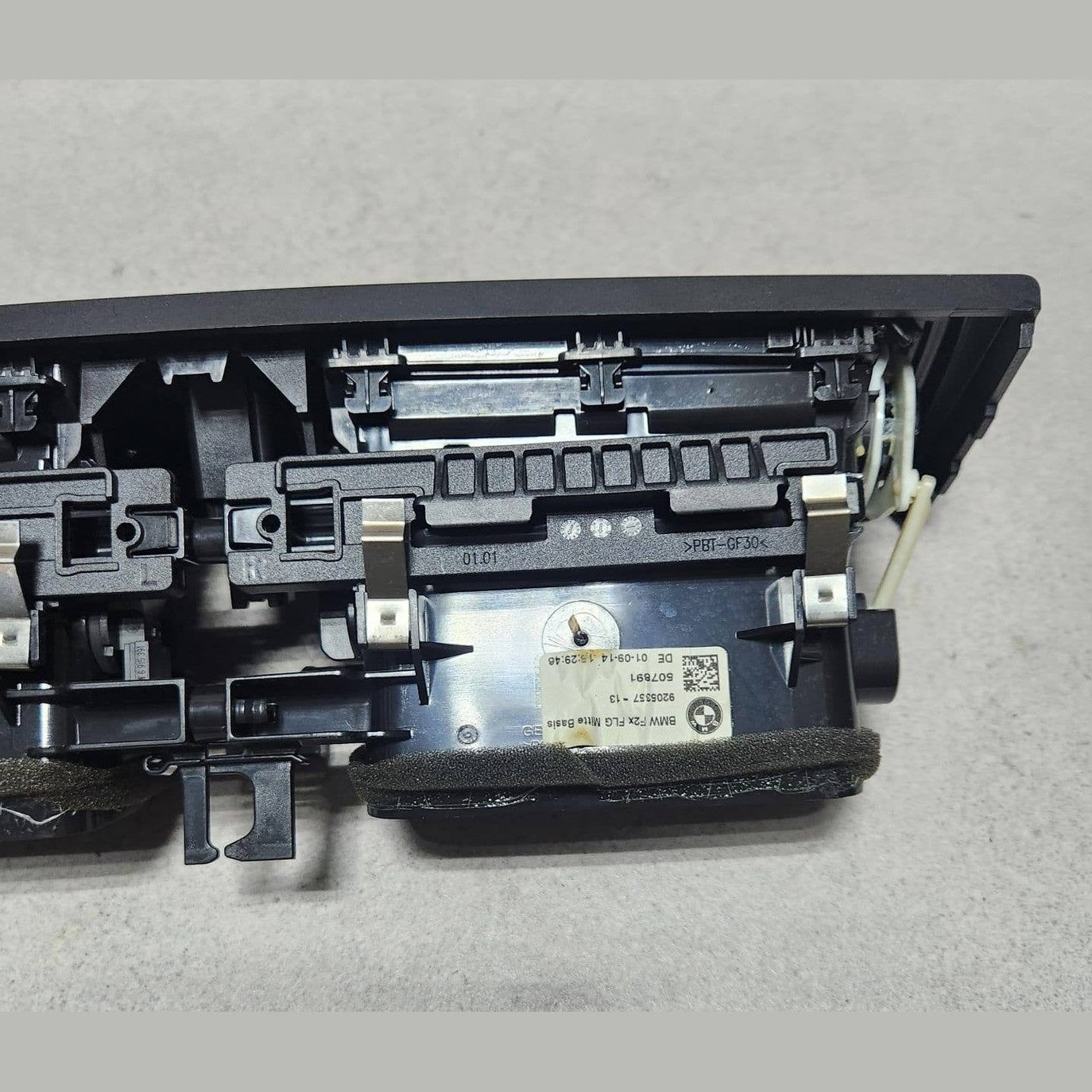 BMW Dashboard Center Air Vent 92053571 Series F20 F21, 2 Series F22 F23