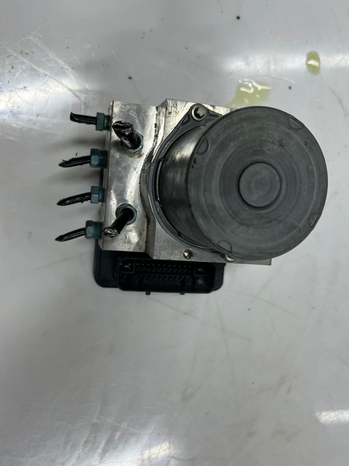 2016 BMW 528i 5 Series F10 and 6 Series F12 L6 DXC9 Abs Pump 6876908 OEM