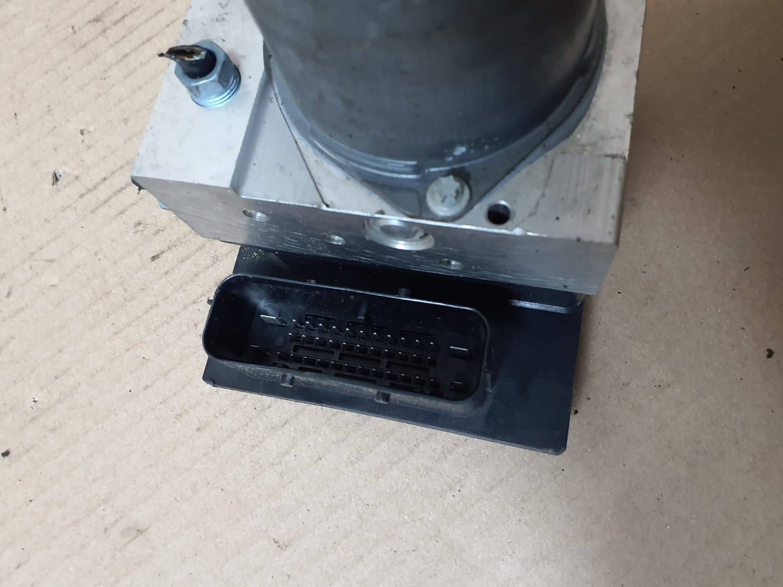2010-2015 BMW X1 E84 ABS Hydraulic Brake Pump Control Module 6860214 OEM