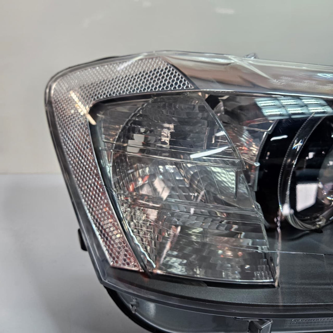 2011-2014 BMW X3 F25 Headlight Right Side 8739654 XENON 