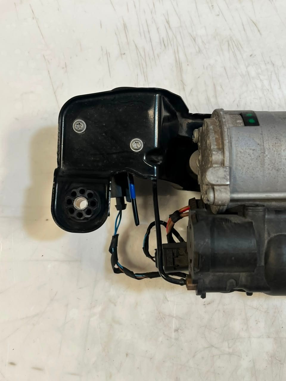 2012 BMW X5 E70 X6 E71 Air Suspension Compressor PUMP 6859714 OEM